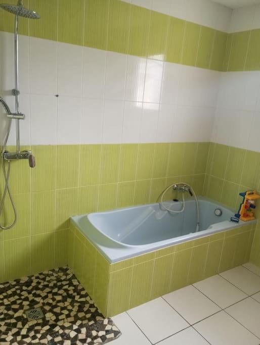 Maison 6 Personnes Billom Экстерьер фото
